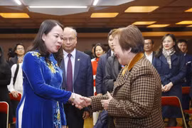 Phó Chủ tịch nước Võ Thị Ánh Xuân gặp gỡ cộng đồng người Việt tại Pháp