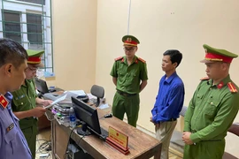 Tuyên Quang: Bắt cán bộ địa chính chiếm đoạt tiền của người dân