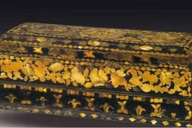 Đi bắt chim vô tình phát hiện kho báu khủng bên trong tháp cổ