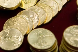 Ra ruộng ngô, nông dân bất ngờ đào được kho báu “khủng” 