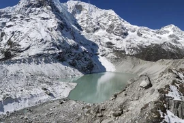 Hồ sông băng có thể tạo “sóng thần trên cạn", chuyên gia lo lắng 