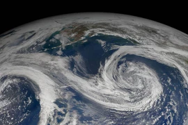 Giật mình nghịch lý "bầu trời sụp dần" khi Trái Đất nóng lên 