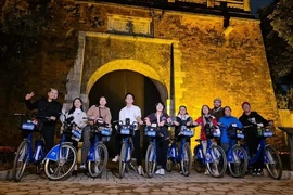 Một Hà Nội mê hoặc qua tour trải nghiệm xe đạp đêm