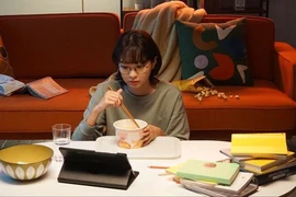 Ghi chép chi tiêu cẩn thận nhưng vẫn không dư đồng nào vào cuối tháng