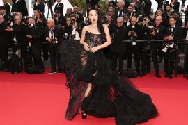 Váy ngủ và những thảm họa thời trang trên thảm đỏ Cannes