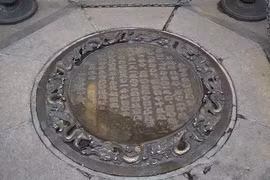 Giếng cổ phát ra tiếng động lạ, bất ngờ phụt lên nước đen kịt