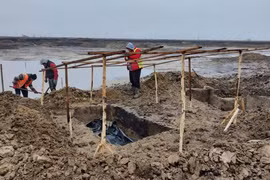 Đào đường, trúng mánh vì gặp hoàng tử 1.600 tuổi mang mặt nạ vàng