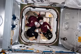 Nếu phi hành gia bị ốm trong không gian, chuyện gì sẽ xảy ra? 