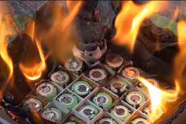 Vì sao pin lithium bị ví “quả bom di động” trên xe điện?