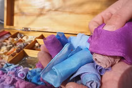 Bí ẩn loại thuốc nhuộm đắt đỏ vô song, gấp hơn 40 lần vàng ròng