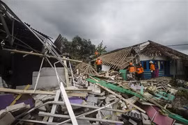 Động đất 7 độ Richter ở đảo chính Java của Indonesia