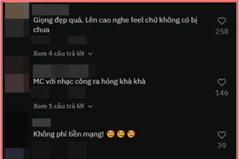 Hát tại đám cưới bạn thân, cô gái khiến cô dâu chú rể 'tàng hình'