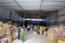 Kiểm tra, phát hiện kho thuốc lá điện tử vi phạm lớn nhất từ trước đến nay