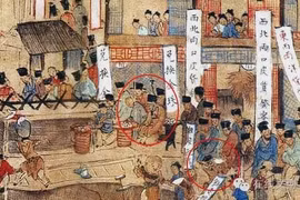 Soi tranh cổ, sửng sốt thấy chi tiết “xuyên không” trên mặt người đàn ông