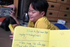 Viết nhật ký hằng ngày, cậu bé khiến CĐM cười ngất bởi điều này 