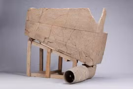 Giật mình phát hiện vật lạ "xuyên không" trong cung điện cổ Trung Quốc