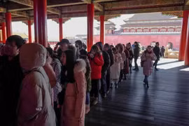 Khe hở bí ẩn nào trong Tử Cấm Thành khiến du khách chen nhau ngắm? 