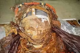 Khai quật mộ cổ Trung Quốc, bất ngờ thấy "mỹ nhân" đội vương miện 