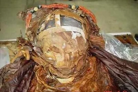 Khai quật mộ cổ Trung Quốc, bất ngờ thấy "mỹ nhân" đội vương miện 