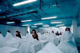 Tại sao lại phủ một tấm vải lên mặt người chết trong nhà xác?