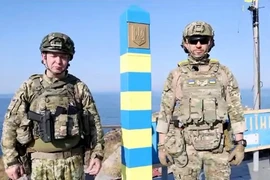 Quân đội Ukraine cắm cột mốc biên giới mới trên Đảo Rắn