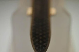 Kinh ngạc thanh kiếm 2.400 năm vẫn nguyên vẹn, chạm vào... đứt tay