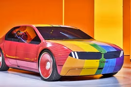 Mẫu xe có thể đổi màu tùy theo tâm trạng của tài xế