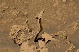 Thăm dò sao Hoả, bất ngờ phát hiện “rắn hổ mang” dị hình 