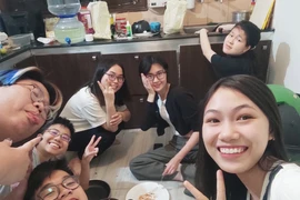 Nữ sinh Việt đón cái Tết có một không hai