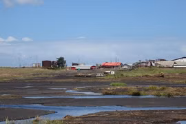 Hồ nước xấu xí chứa “kho báu” khổng lồ, ngàn người ùn ùn kéo đến 