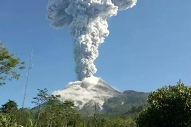 Núi lửa “Ngày tận thế” bất ngờ thức giấc, chuyên gia cảnh báo gì? 