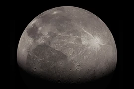 Tiết lộ chấn động ba “mặt trăng sự sống” hoạt động hệt Trái Đất