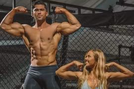 Cặp đôi thể hình: Chàng “6 múi” cuồn cuộn, nàng “vòng 3” trái đào