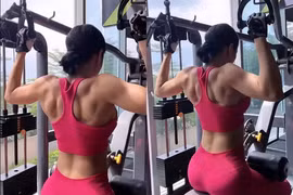 Angela Phương Trinh tập gym, cơ bắp khiến anh em tròn mắt