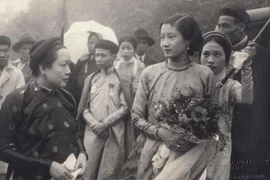 Ngắm vẻ đẹp “nghiêng thành” của Nam Phương hoàng hậu qua ảnh ít người biết 