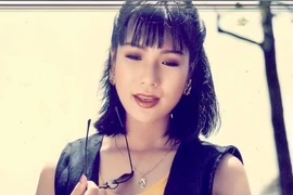 Á hậu Trịnh Kim Chi: 52 tuổi vẫn đẹp nóng bỏng