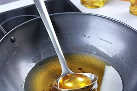 Tỷ bệnh nguy hiểm "rình rập" khi bạn tái sử dụng dầu ăn