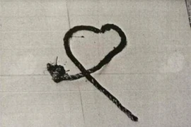 Thấy gói mỳ “xuyên không” trong mộ cổ, chuyên gia lập tức gọi cảnh sát 