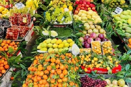 Đồ lễ chùa, hóa vàng... đắt hàng