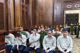 'Nâng đỡ cát tặc', Cựu Chủ tịch An Giang bị phạt 8 năm 6 tháng tù