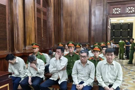 'Nâng đỡ cát tặc', Cựu Chủ tịch An Giang bị phạt 8 năm 6 tháng tù