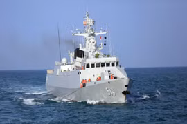 Tàu chiến Trung Quốc vừa chĩa pháo vào tàu Philippines mang những vũ khí gì?