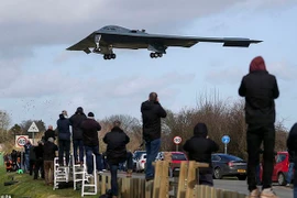 Oanh tạc cơ B-2 Spirit của Mỹ xuất hiện ở Anh "hù doạ" ai?