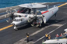 Tàu sân bay Theodore Roosevelt sang thăm Việt Nam mang theo những máy bay nào?