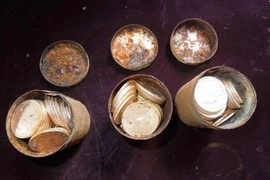 Hy hữu những trường hợp nhặt được “tiền từ trên trời rơi xuống“