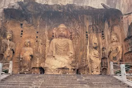 Choáng ngợp hang đá chứa hơn 100.000 tượng Phật độc nhất TQ