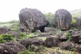 Điều huyền bí quanh ngọn núi “có tiên hạ phàm” độc nhất VN 