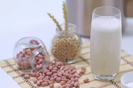 Cách làm sữa đậu phộng thơm ngon giúp người gầy tăng cân
