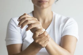 Đau cổ tay, hãy thử 3 bài tập này để xóa tan cơn đau