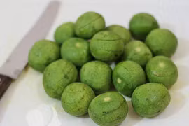 Bất ngờ công dụng sức khỏe của loại quả tưởng chỉ làm ô mai